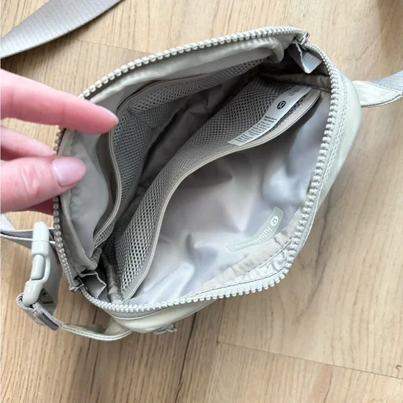 Lululemon Beige Everywhere Belt Bag 1L - Picture 3 of 3